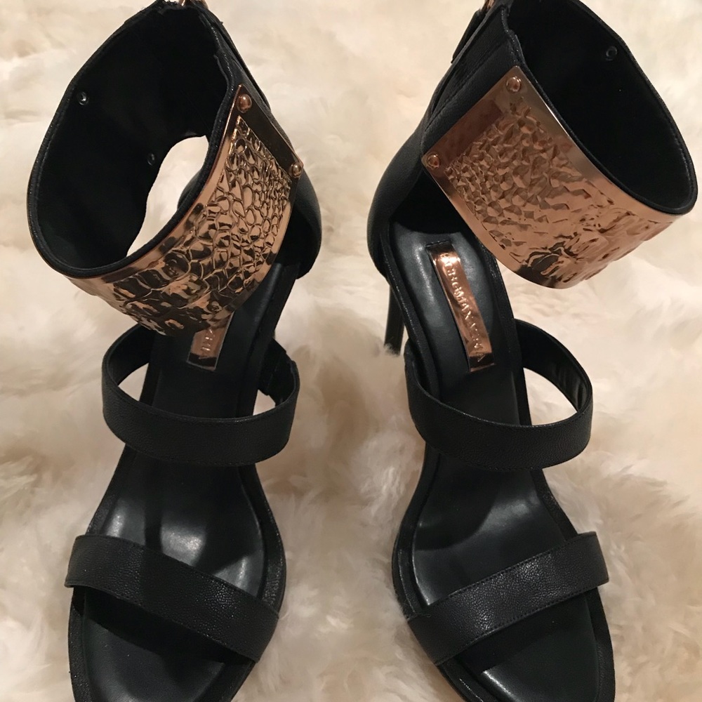 ******sold******    BCBGMaxAzriasize 8 brand new